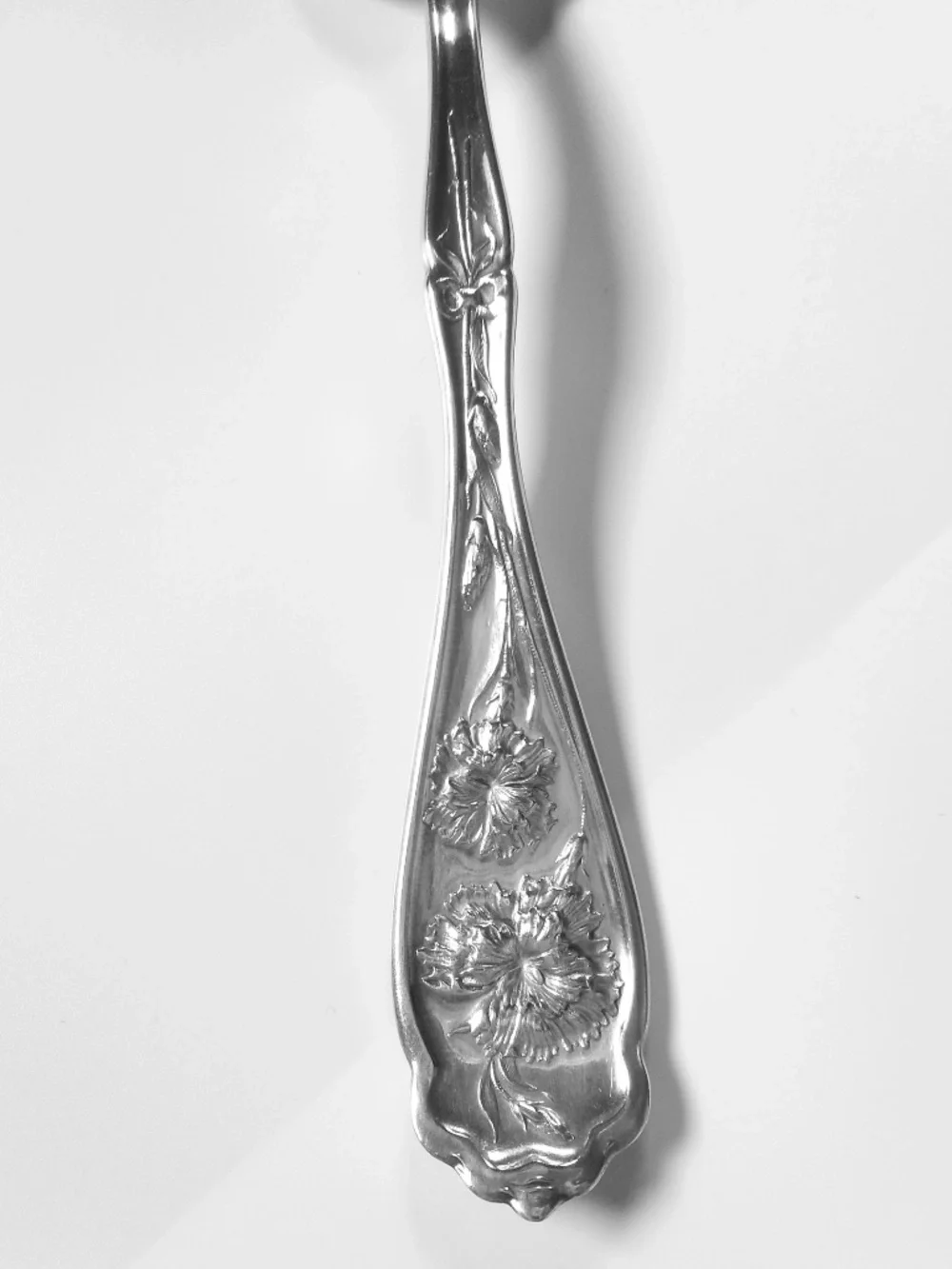 VTG 1908 Wm Rogers W R Keystone CARNATION Silverplate Floral Serving Fork 8.25